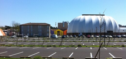 El Dôme y los edificios del CIRC de CIRCa en Auch, fotografiados en 2013.