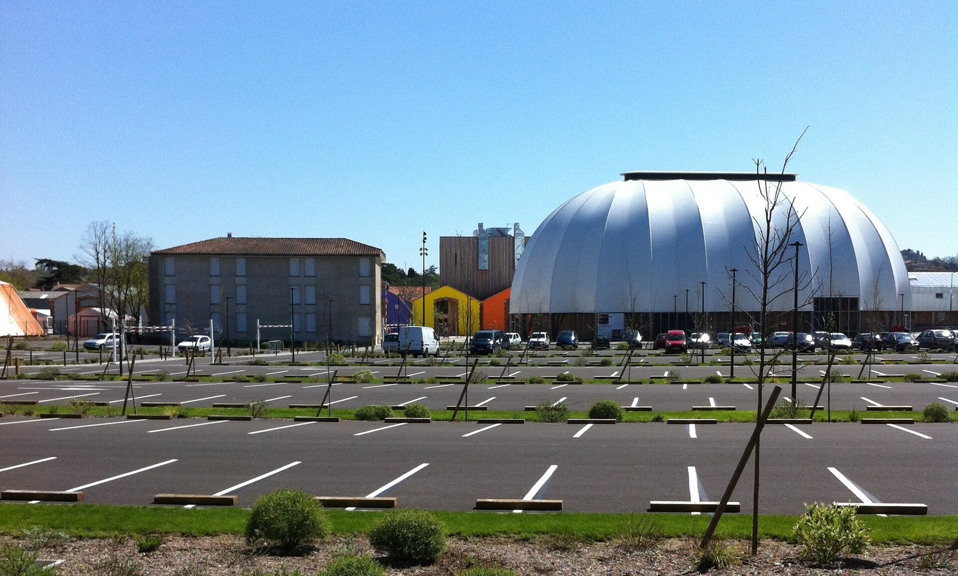 El Dôme y los edificios del CIRC de CIRCa en Auch, fotografiados en 2013.