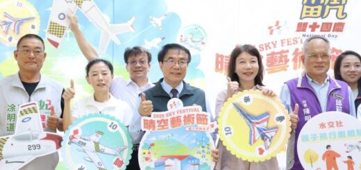 Presentación de Sky Festival 2026 en Tainan, con participantes posando junto a los elementos gráficos del festival.